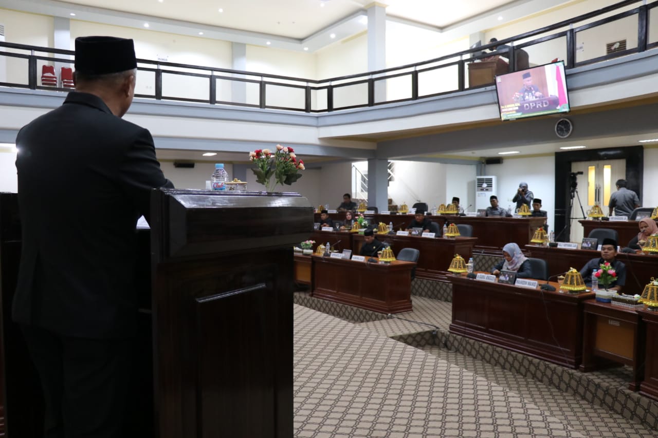 Bupati Jawab Pemandangan Umum Fraksi DPRD Lutim Atas Ranperda APBD P