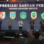 Bupati Luwu Timur Irwan Bachri Syam menerima penghargaan Daerah Peduli Inovasi Kreatif dari KompasTV di Jakarta, Rabu (9/9/2026).