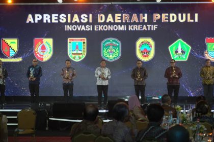 Bupati Luwu Timur Irwan Bachri Syam menerima penghargaan Daerah Peduli Inovasi Kreatif dari KompasTV di Jakarta, Rabu (9/9/2026).