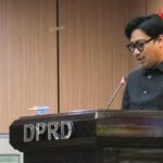 Juru Bicara Fraksi Golkar DPRD Luwu Timur, Bangkit Revormansyah Pratama saat membacakan Pendapat Akhir Fraksi terhadap Ranperda tentang Perubahan APBD Tahun Anggaran 2026