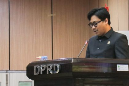 Juru Bicara Fraksi Golkar DPRD Luwu Timur, Bangkit Revormansyah Pratama saat membacakan Pendapat Akhir Fraksi terhadap Ranperda tentang Perubahan APBD Tahun Anggaran 2026