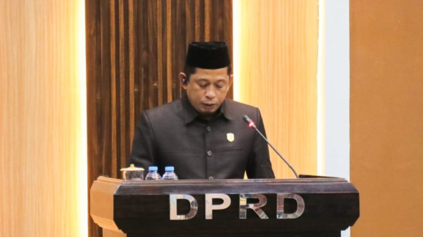 Juru Bicara Fraksi GPR, Rusdi Layong, dalam rapat paripurna penyampaian Pendapat Akhir Fraksi terhadap Ranperda Perubahan APBD Tahun Anggaran 2026 (Sumber: Dinas Kominfo SP Luwu Timur)