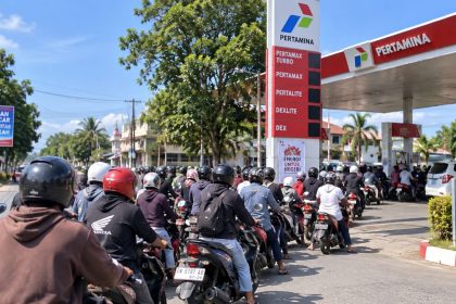 Ilustrasi antrian Pengisian BBM