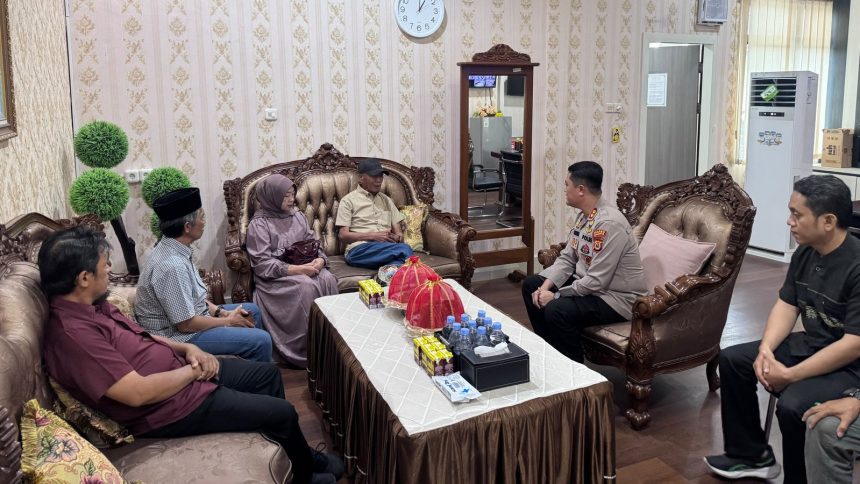 Datu Luwu XL bertemu Kapolres Palopo membahas sejumlah persoalan kamtibmas yang menjadi perhatian masyarakat, termasuk distribusi BBM dan peredaran narkoba (Sumber: TBN Palopo)