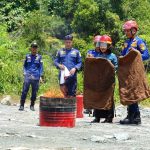 Ibu rumah tangga dilatih kesiapan menghadapi bencana termasuk situasi kebakaran di rumah, pada pelatihan keluarga tanggap bencana di Aula Dinas Pendidikan dan Kebudayaan (Sumber: Dinas Kominfo SP Luwu Timur).