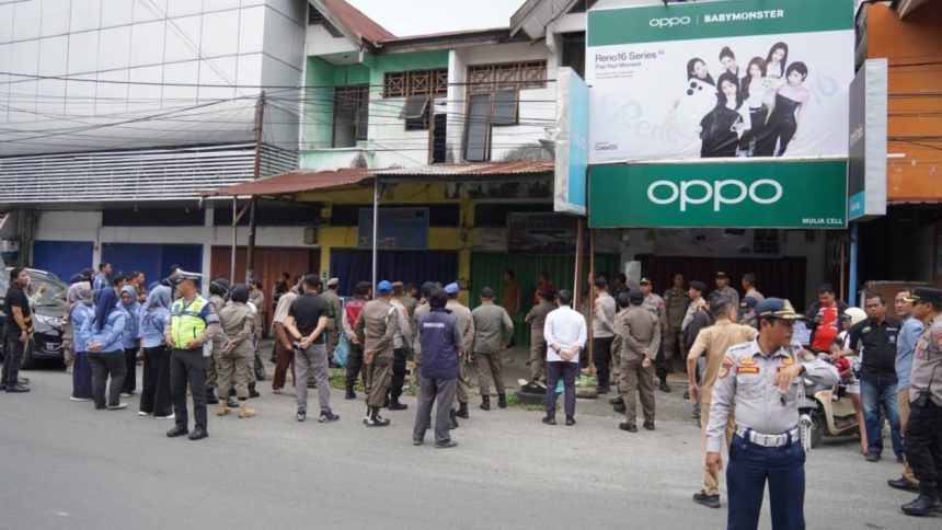 Pemkot Palopo mulai menertibkan dan mengosongkan ruko aset daerah yang masa berlaku HGB-nya berakhir (Sumber: Dinas Kominfo SP Palopo)