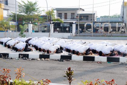 Pemerintah Kota Palopo menggelar salat istisqa di halaman Kantor Wali Kota, Rabu (30/9/2026). (Sumber: Dinas Kominfo SP Kota Palopo).