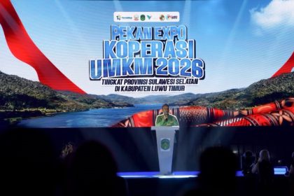Suasana pembukaan Pekan Expo Koperasi dan Usaha Mikro, Kecil dan Menengah (K-UMKM) Tingkat Provinsi Sulawesi Selatan Tahun 2026 oleh Bupati Luwu Timur, Irwan Bachri Syam