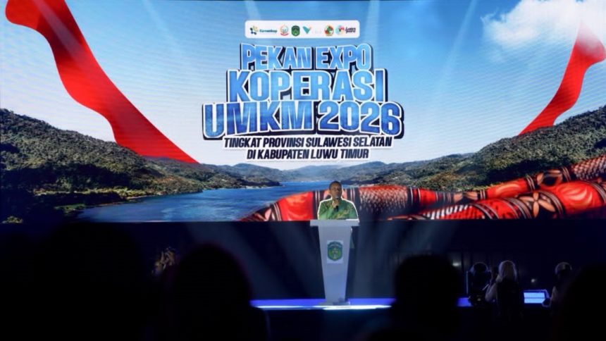 Suasana pembukaan Pekan Expo Koperasi dan Usaha Mikro, Kecil dan Menengah (K-UMKM) Tingkat Provinsi Sulawesi Selatan Tahun 2026 oleh Bupati Luwu Timur, Irwan Bachri Syam