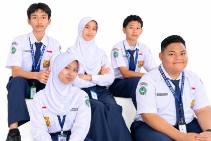 Lima siswa SMP YPS Singkole berhasil menjadi finalis National Round Kompetisi Sains Ruangguru (KSR) 2026 pada kategori IPS, Matematika, dan IPA