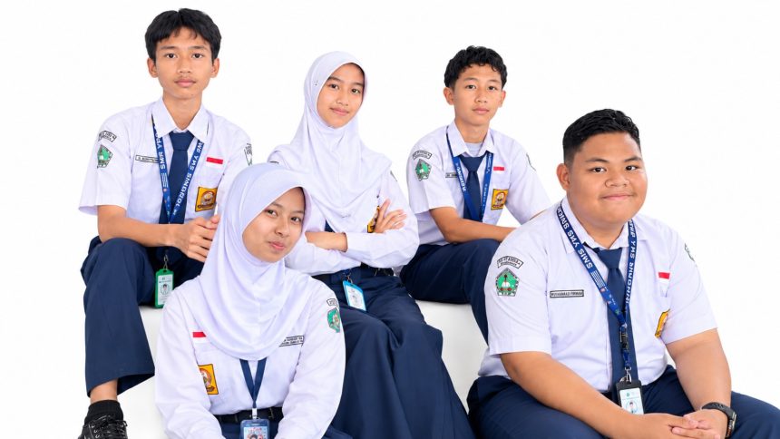 Lima siswa SMP YPS Singkole berhasil menjadi finalis National Round Kompetisi Sains Ruangguru (KSR) 2026 pada kategori IPS, Matematika, dan IPA