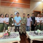 Bupati Luwu Utara, Andi Abdullah Rahim, menerima kunjungan tujuh mahasiswa Universitas Pertahanan yang akan menjadi panutan bagi siswa Sekolah Rakyat, Minggu (11/10/2026).