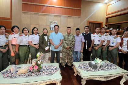 Bupati Luwu Utara, Andi Abdullah Rahim, menerima kunjungan tujuh mahasiswa Universitas Pertahanan yang akan menjadi panutan bagi siswa Sekolah Rakyat, Minggu (11/10/2026).