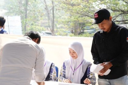 Dua pasangan calon Ketua dan Wakil Ketua OSIS SMAN 1 Luwu Timur mengikuti Pilketos serentak 2026. KPU Luwu Timur turut mendampingi pelaksanaan pemilihan sebagai bagian dari pendidikan demokrasi bagi pelajar (Sumber: Ist)
