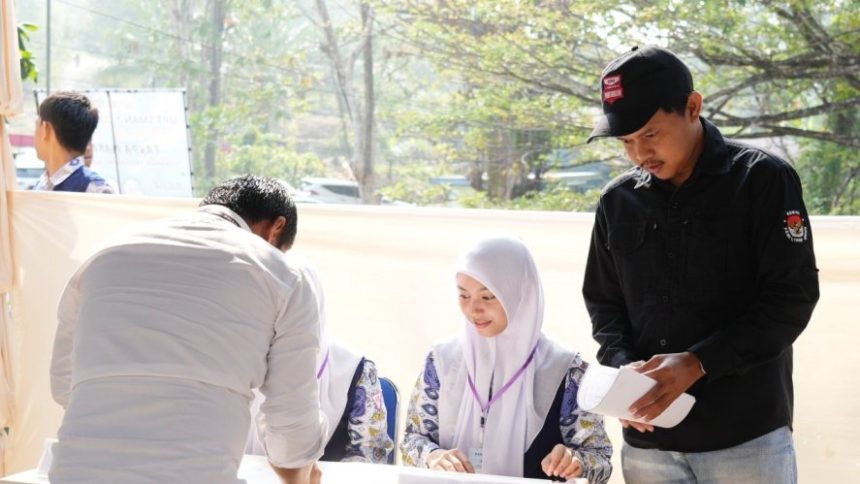 Dua pasangan calon Ketua dan Wakil Ketua OSIS SMAN 1 Luwu Timur mengikuti Pilketos serentak 2026. KPU Luwu Timur turut mendampingi pelaksanaan pemilihan sebagai bagian dari pendidikan demokrasi bagi pelajar (Sumber: Ist)